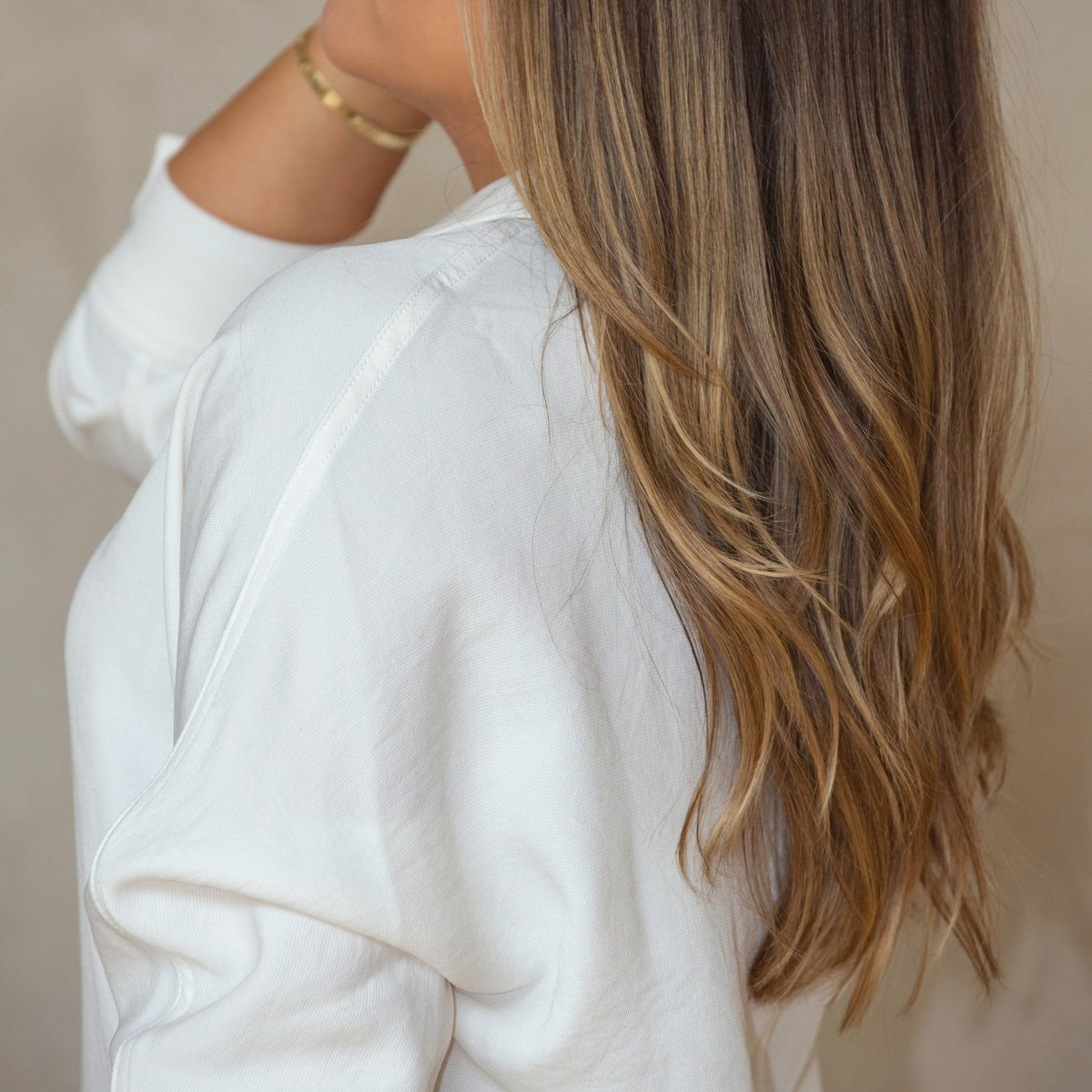 Smooth, frizz-free, shiny long hair with natural movement – Brazilian smoothing